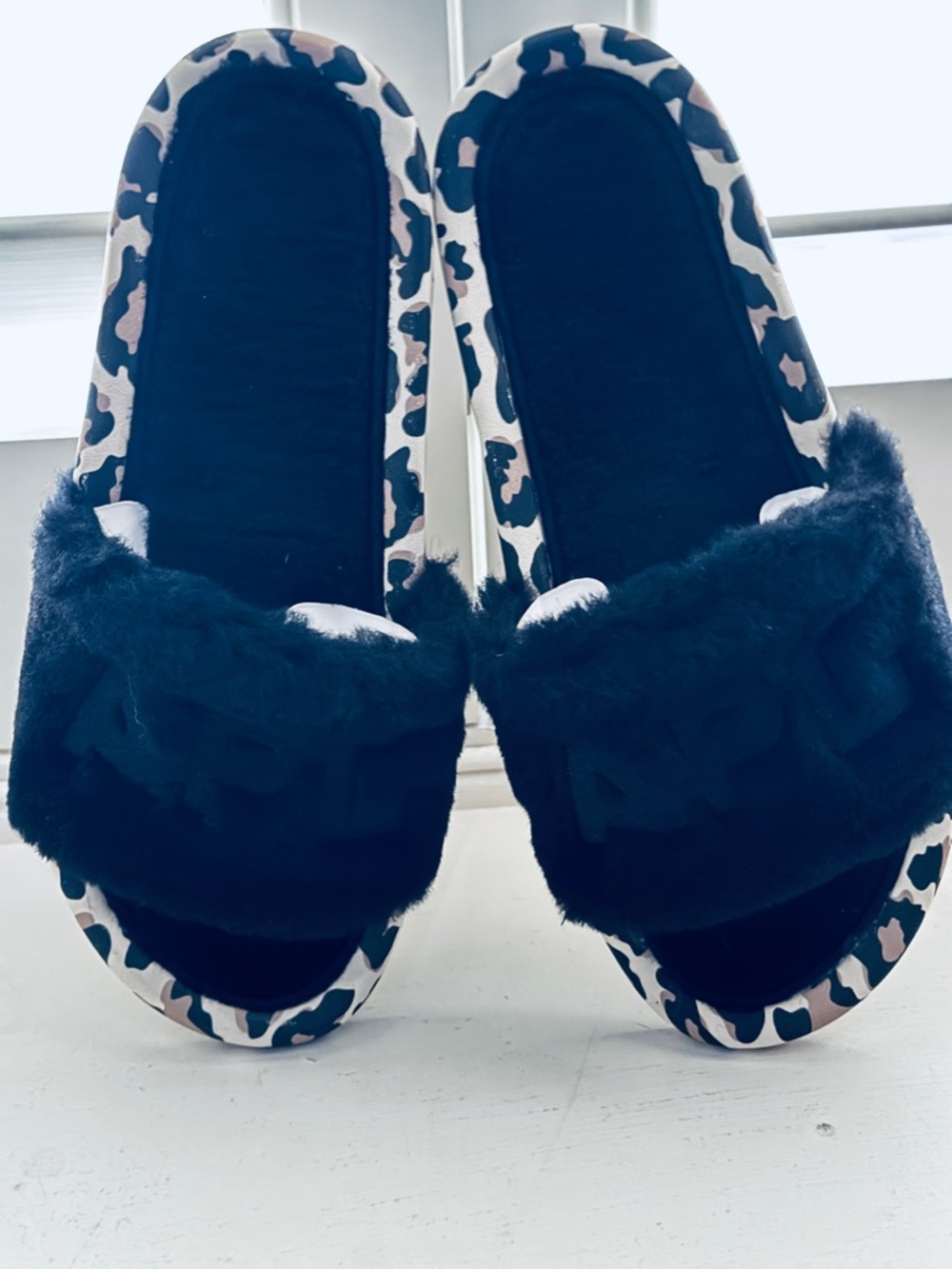 APL - ATHLETIC PROPULSION LABS SHEARLING SLIDE IN Black Shearling Slide Sz 8 NEW - Picture 2 of 6